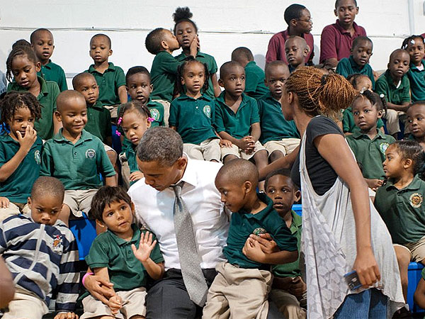 Obama "photobombé" par le petit garçon du dernier rang